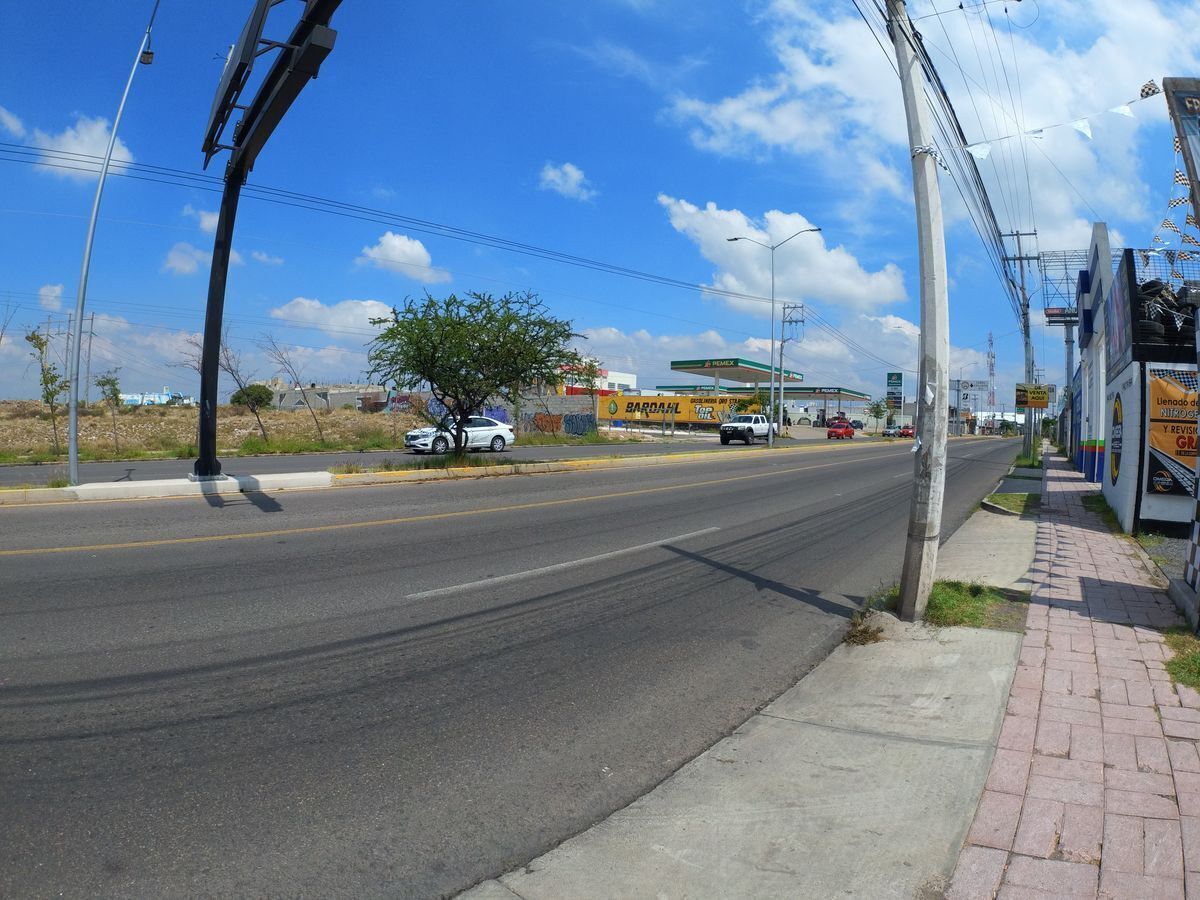 2-locales-comerciales--en-avenida-sombrerete-al-mejor-precio4-14246