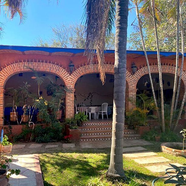 AMPLIA , PATIO CON JARDIN EN IXTLAHUACAN DE LOS MEMBRILLOS