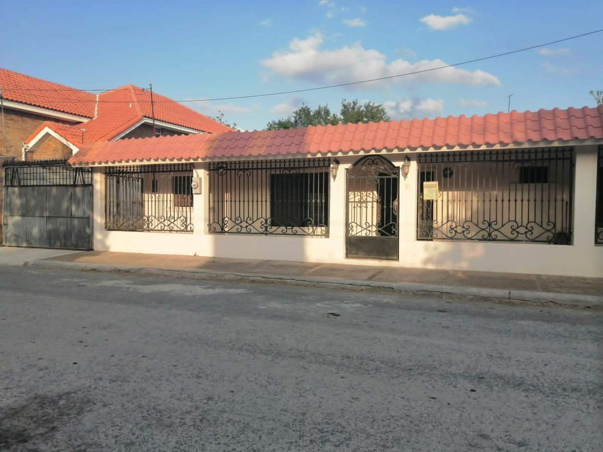 Amplia casa en esquina en Ribereña - Reynosa