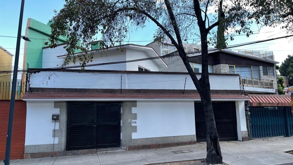 AMPLIA Y UBICADA CASA EN CLUB DE GOLF