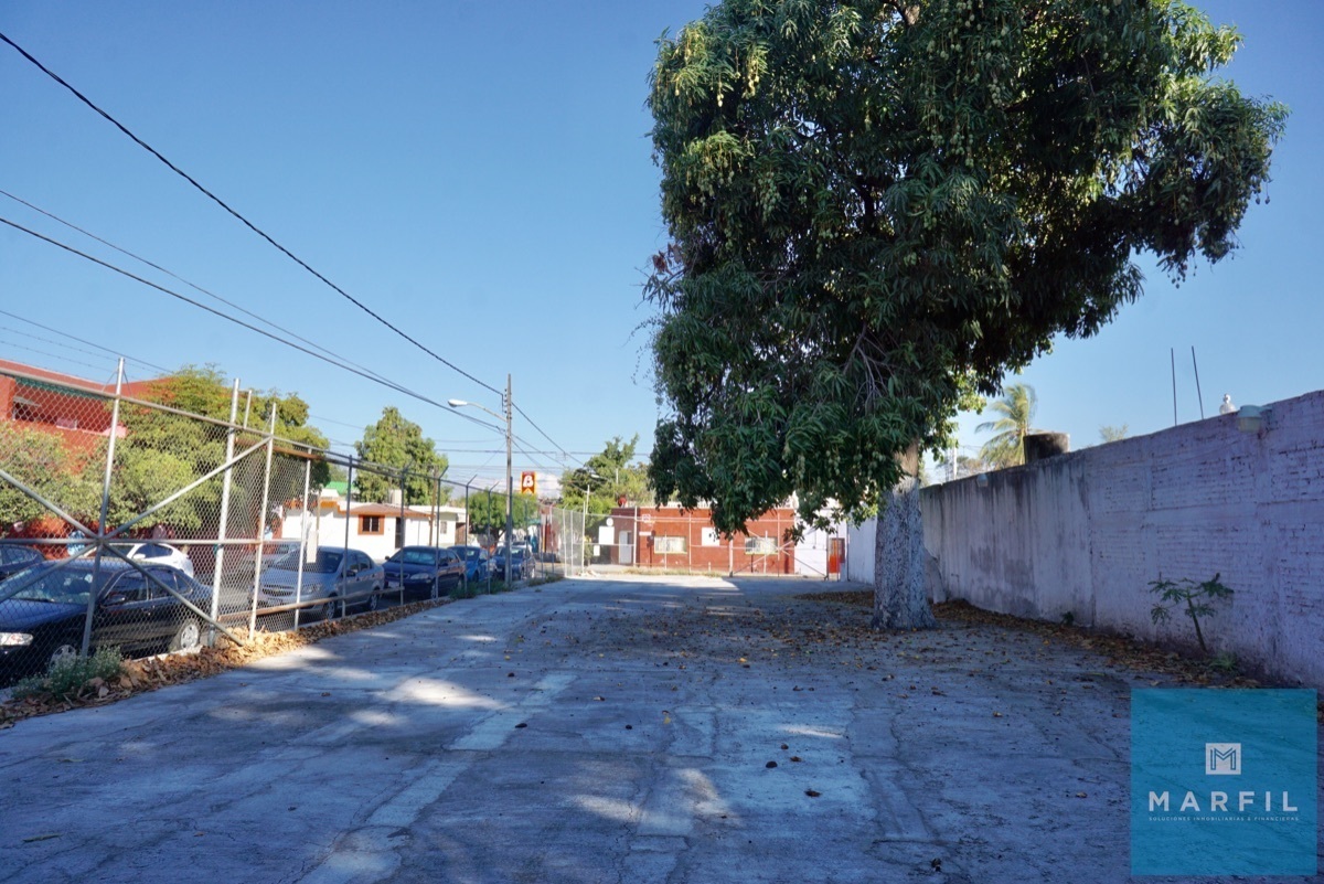 amplio-terreno-comercial-en-esquina-en-el-centro-de-colima-con-bodega7-27265