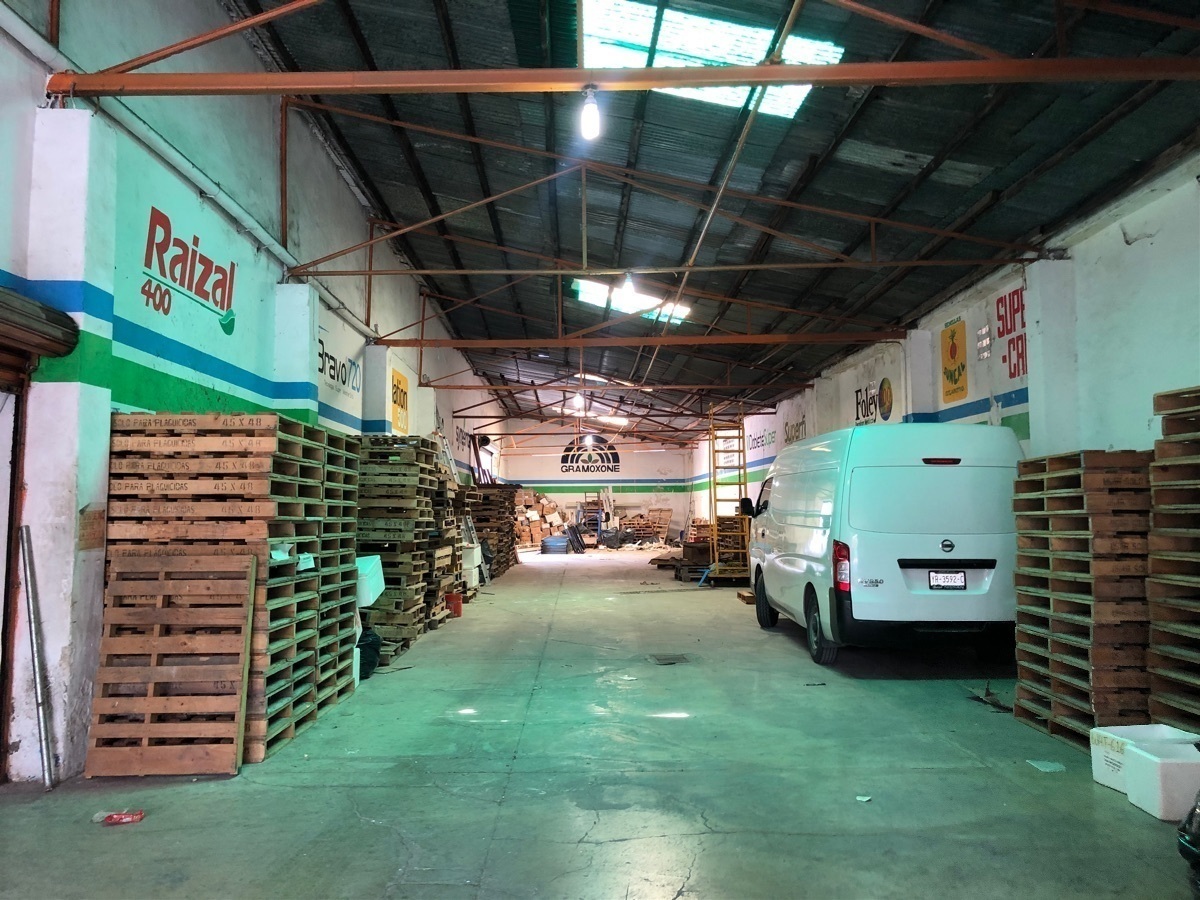 Bodega con local y oficinas en el centro de Merida