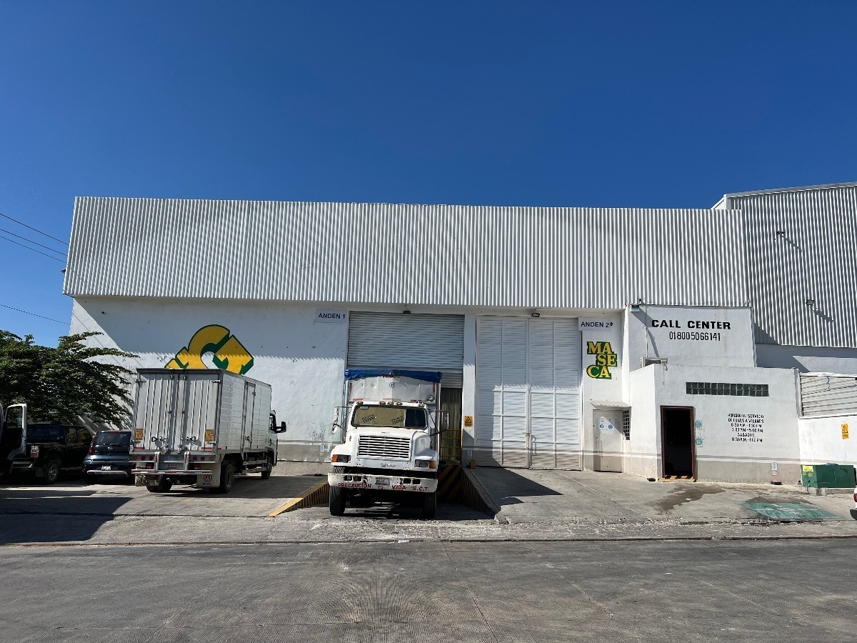 BODEGA EN RENTA EN BOSQUES DE LA TRINIDAD