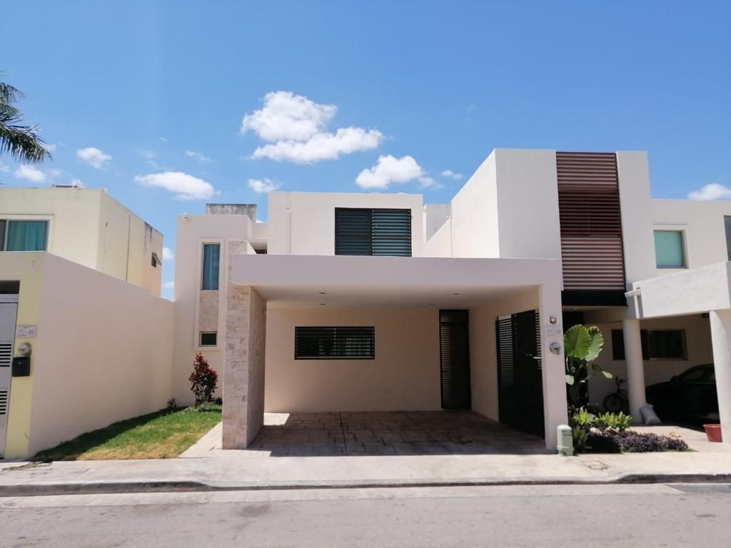 Casa  Amueblada en Privada San Remo Altabrisa con 3 habitaciones