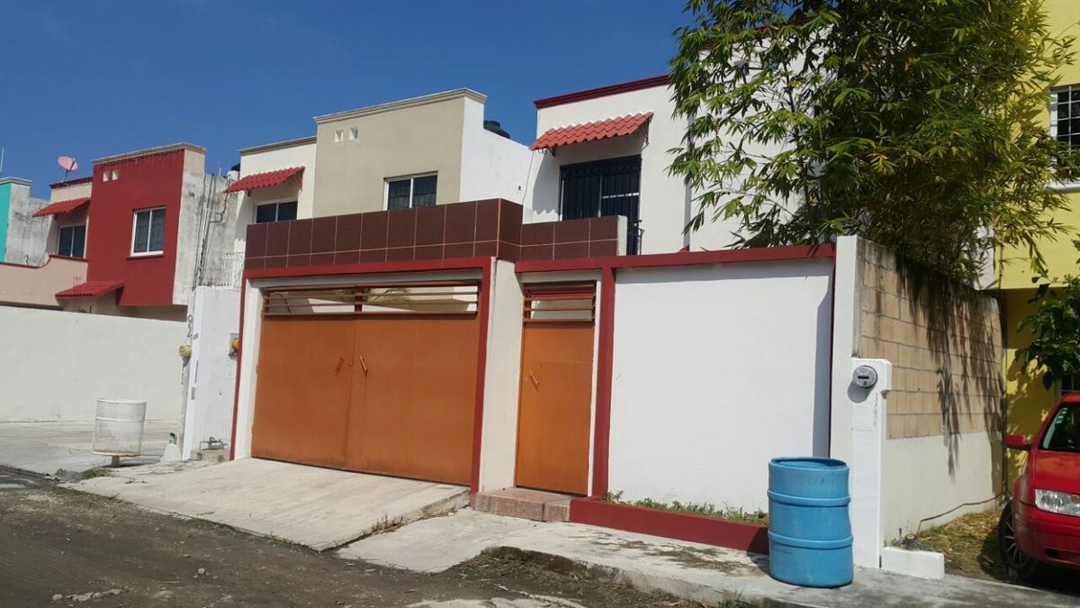 CASA + DEPARTAMENTO EN VENTA. CARMEN, CAMPECHE