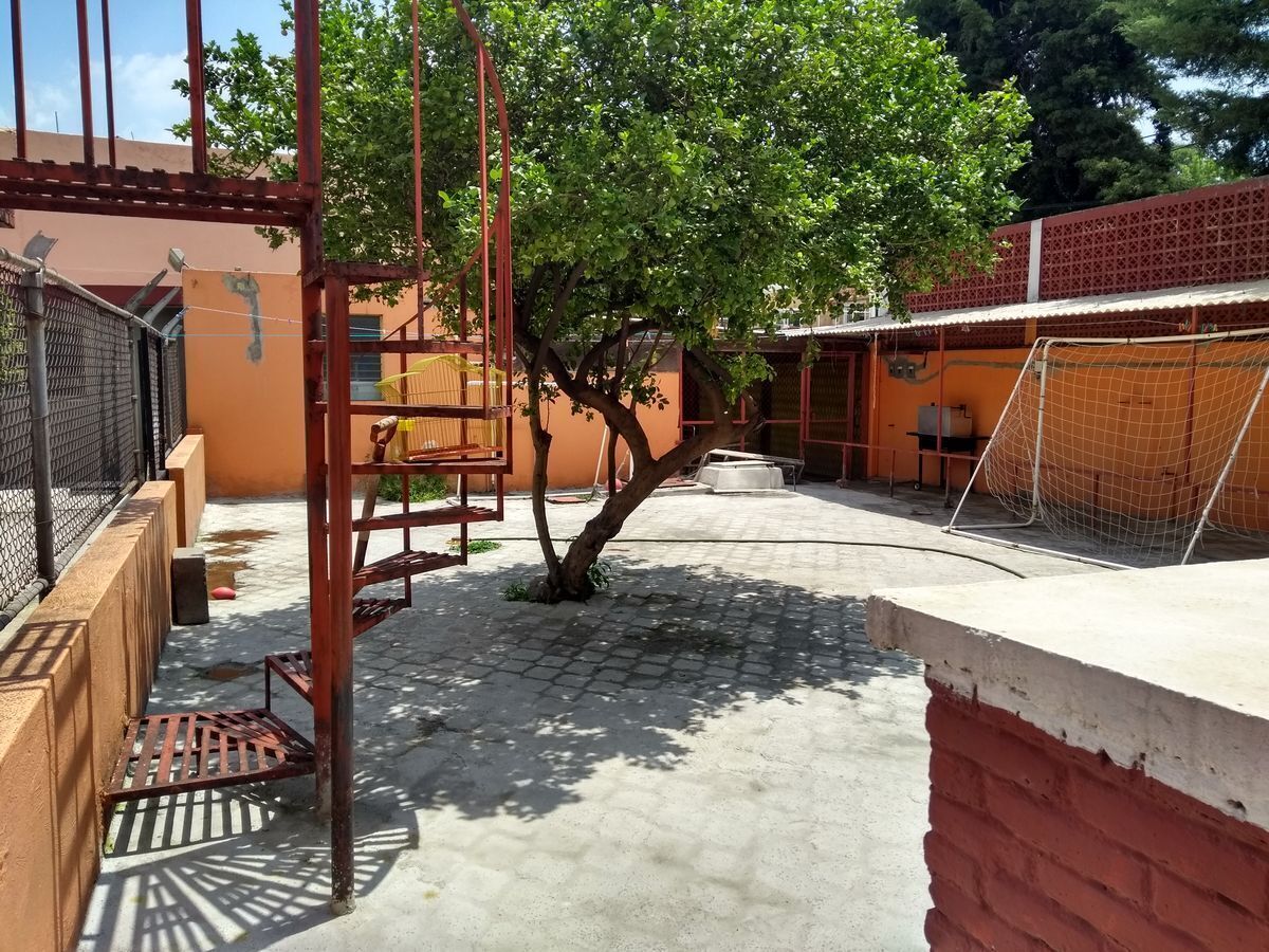 casa--en-esquina-con-excelente-ubicacion4-15057