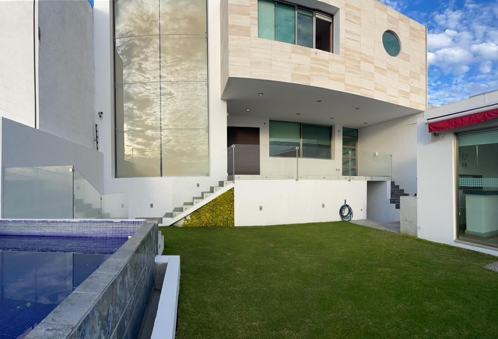 CASA  EN VENTA EN LOMA DORADA, DISFRUTA DE LAS VISTAS QUE OFRECE.