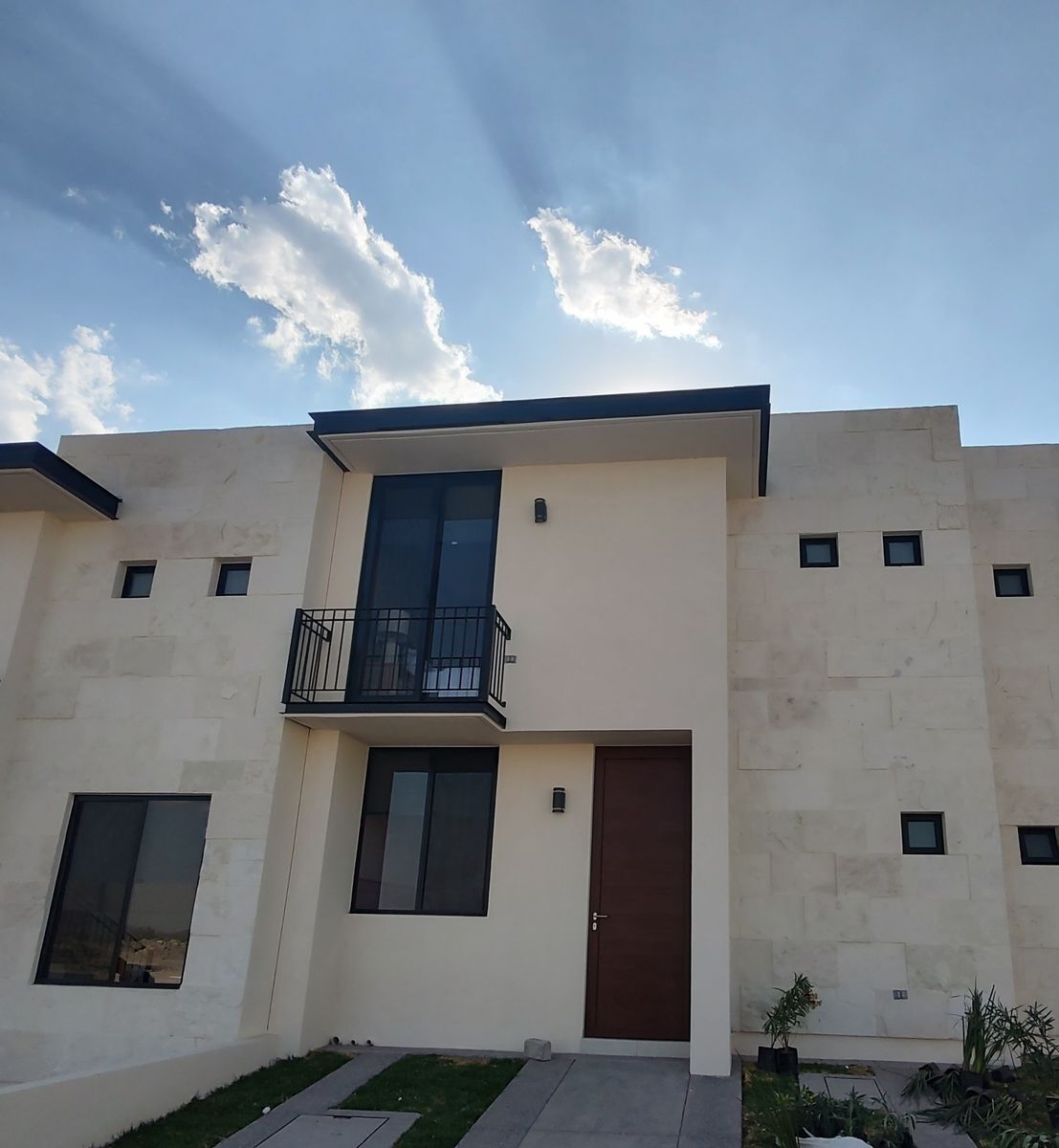 CASA 3 EN VENTA  RESIDENCIAL EN  CIMATARIO C.P. 76030