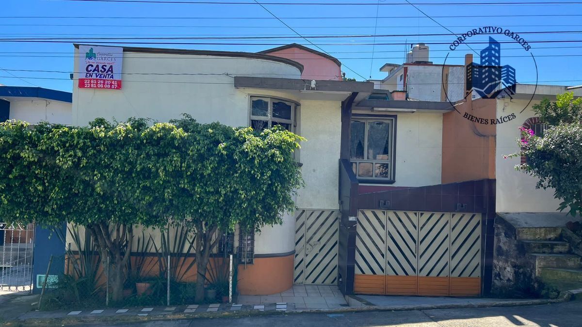 Casa a una cuadra de Plaza Cristal.