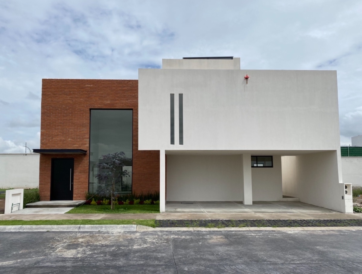 Casa amplia en Cardell Residencial