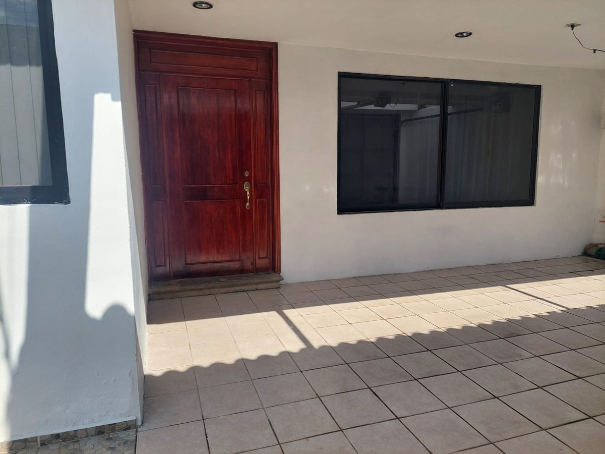 casa-amplia-en-venta-cerca-al-periferico12-24923