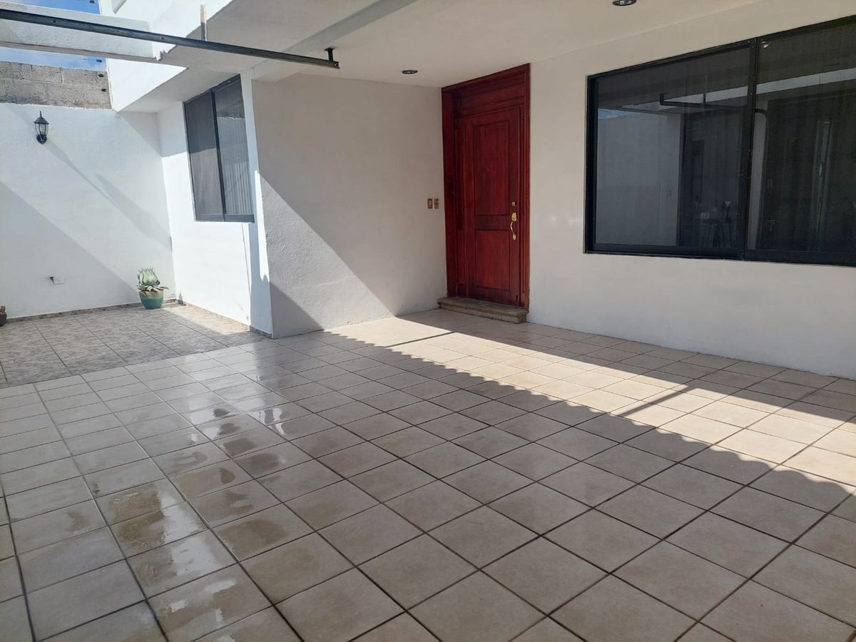 casa-amplia-en-venta-cerca-al-periferico24-24923