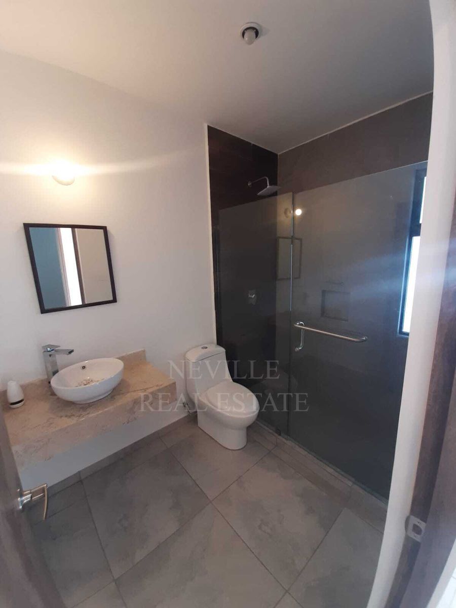 casa-con-4-rec-una-en-planta-baja-y-sala-de-doble-altura-cond-ail-zibat16-26023