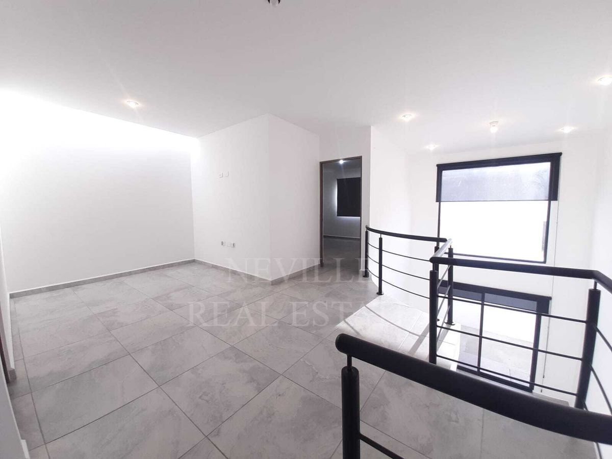 casa-con-4-rec-una-en-planta-baja-y-sala-de-doble-altura-cond-ail-zibat17-26023