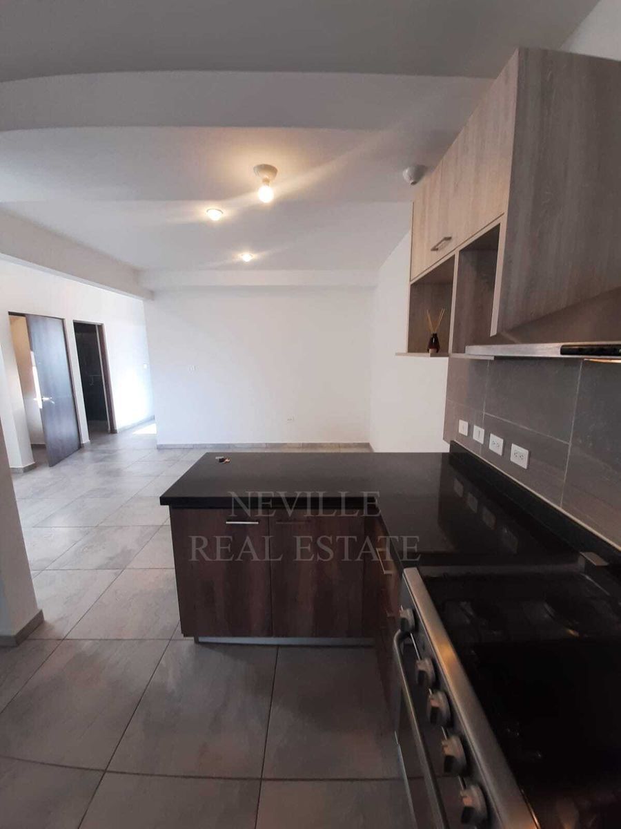 casa-con-4-rec-una-en-planta-baja-y-sala-de-doble-altura-cond-ail-zibat19-26023