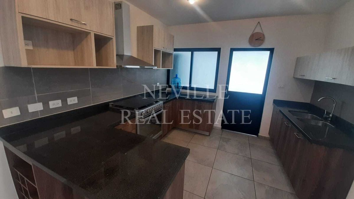 casa-con-4-rec-una-en-planta-baja-y-sala-de-doble-altura-cond-ail-zibat26-26023