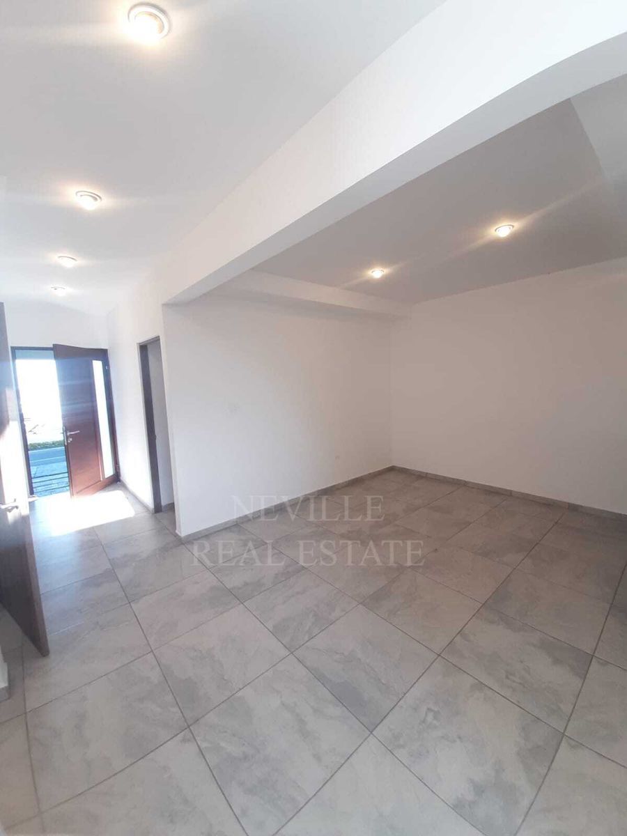 casa-con-4-rec-una-en-planta-baja-y-sala-de-doble-altura-cond-ail-zibat5-26023