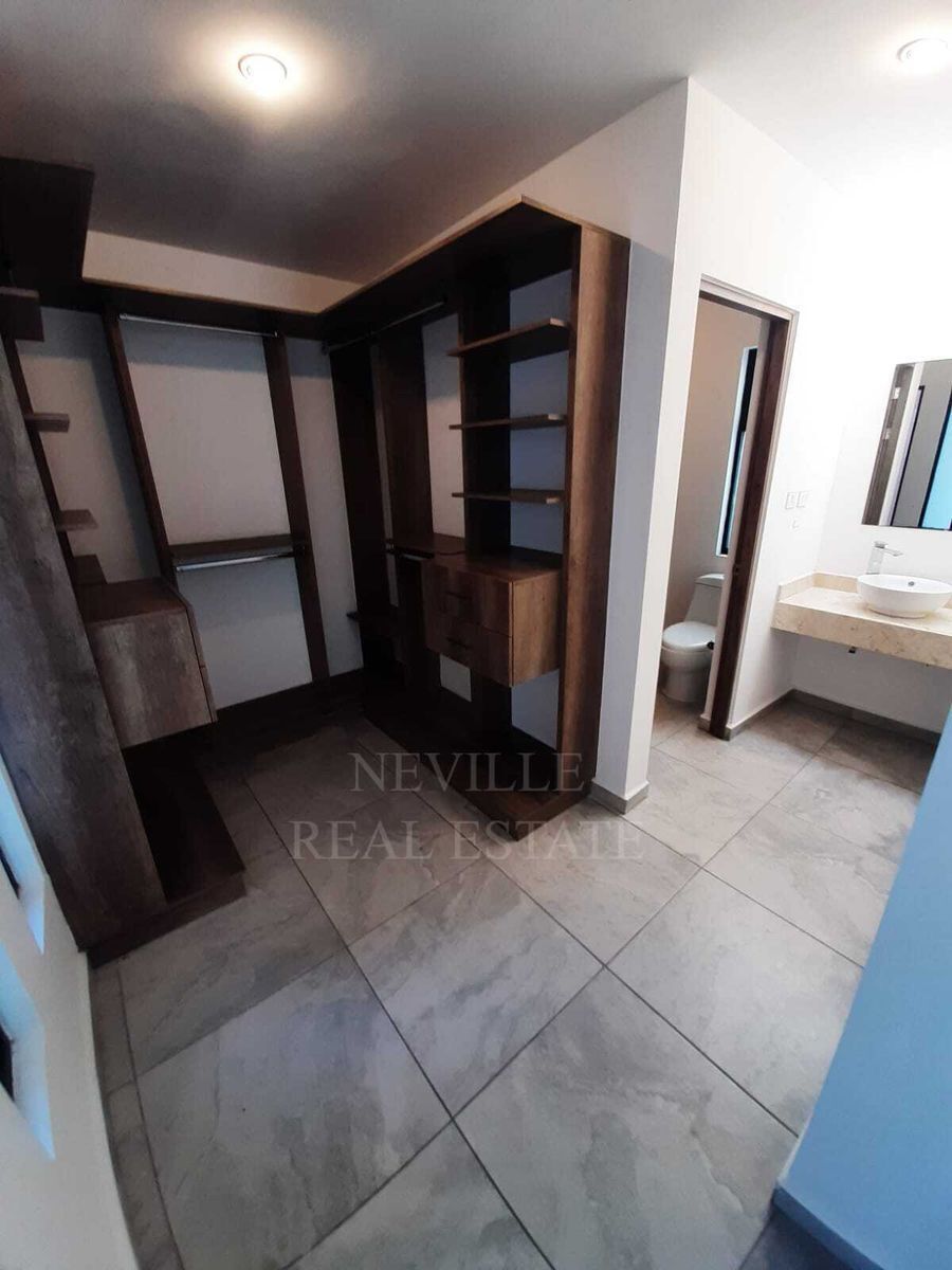 casa-con-4-rec-una-en-planta-baja-y-sala-de-doble-altura-cond-ail-zibat7-26023