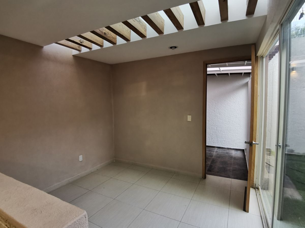 casa-con-5-recmaras-en-venta-el-refugio6-30577