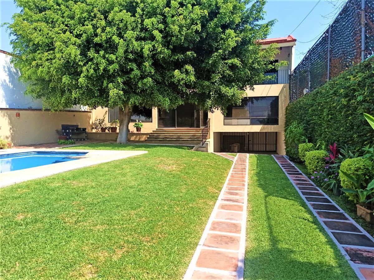 CASA CON ALBERCA AL SUR DE CUERNAVACA