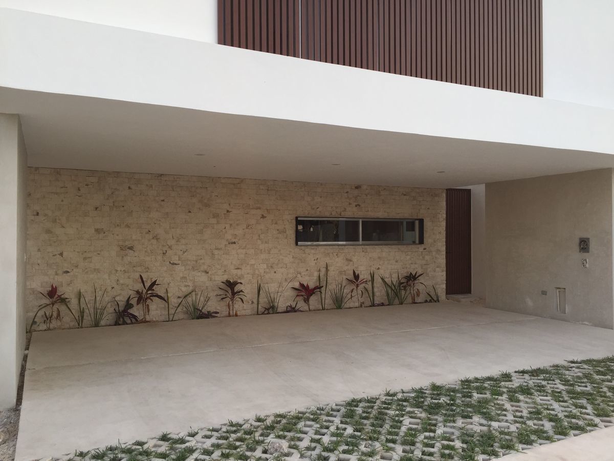 casa-con-alberca-en-venta-dentro-de-privada-en-xcanatn-zona-norte-merida3-32234