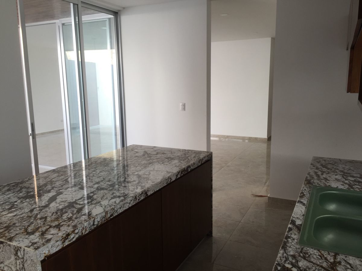 casa-con-alberca-en-venta-dentro-de-privada-xcanatn-zona-norte-merida8-34686