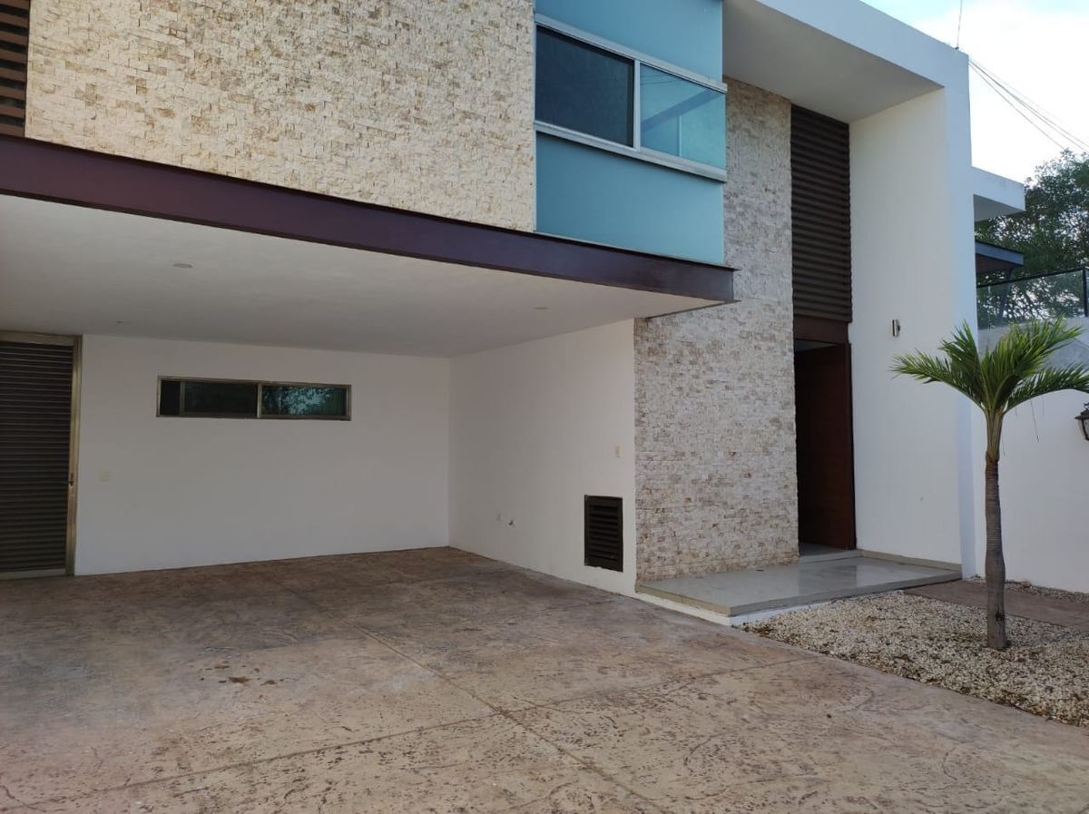 Casa con alberca en venta en Montebello, zona Norte de Merida