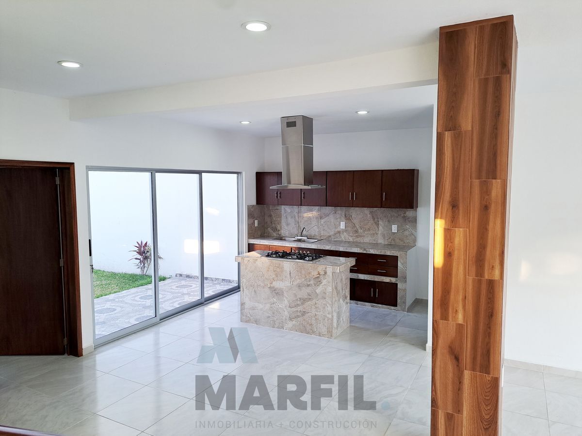 casa-con-habitacin-principal-abajo-en-residencial-esmeralda-norte-en-colima5-23361