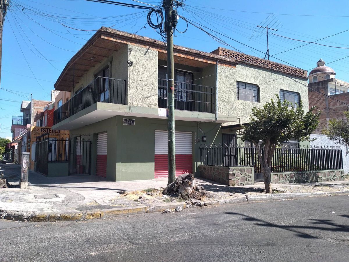 Casa con locales  en venta ,Colonia Constitución