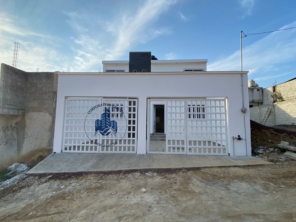 Casa con Recamara en planta baja.