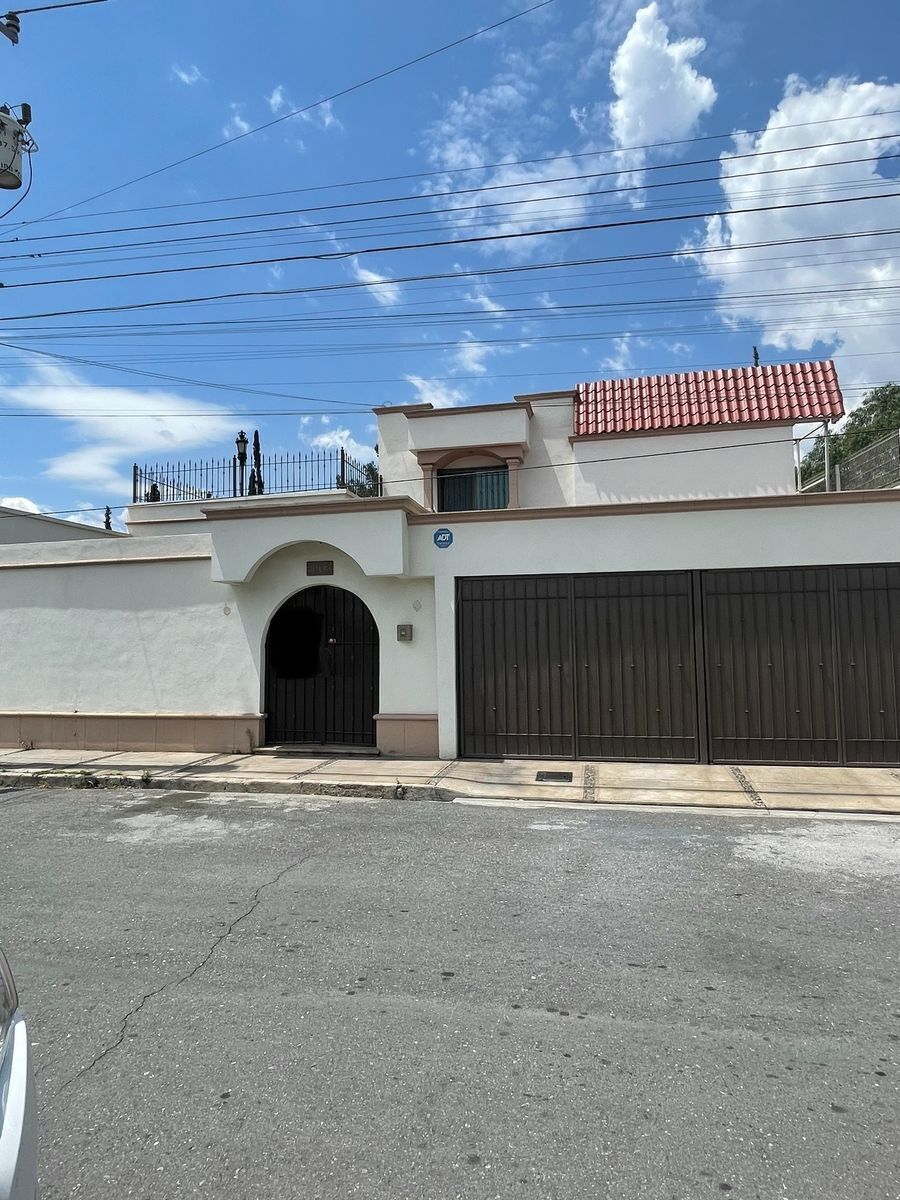 Casa con recámaras en planta baja Col. Universidad