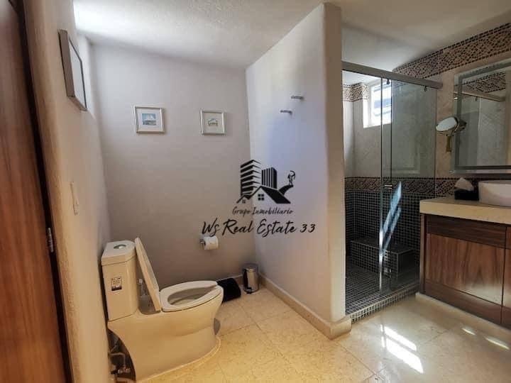 casa-con-vista-a-la-baha-y-jardn-en-venta7-30113