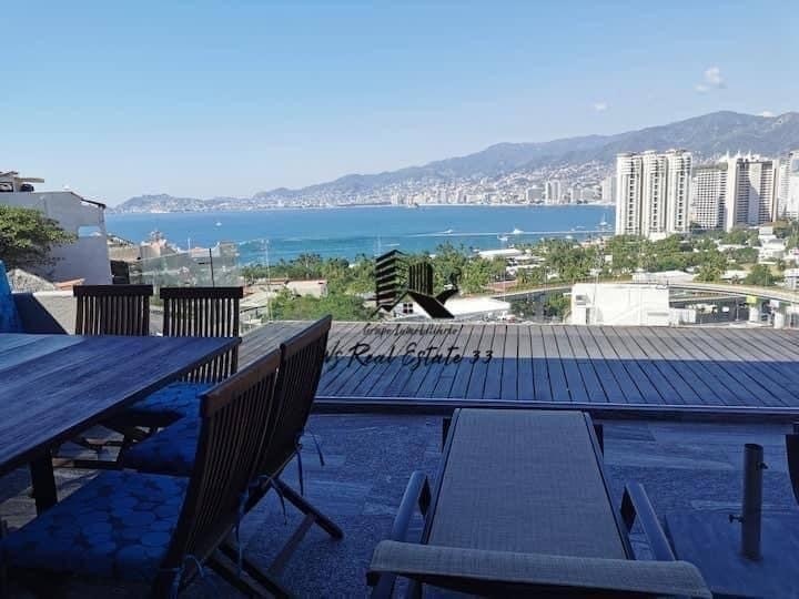 casa-con-vista-a-la-baha-y-jardn-en-venta8-30113