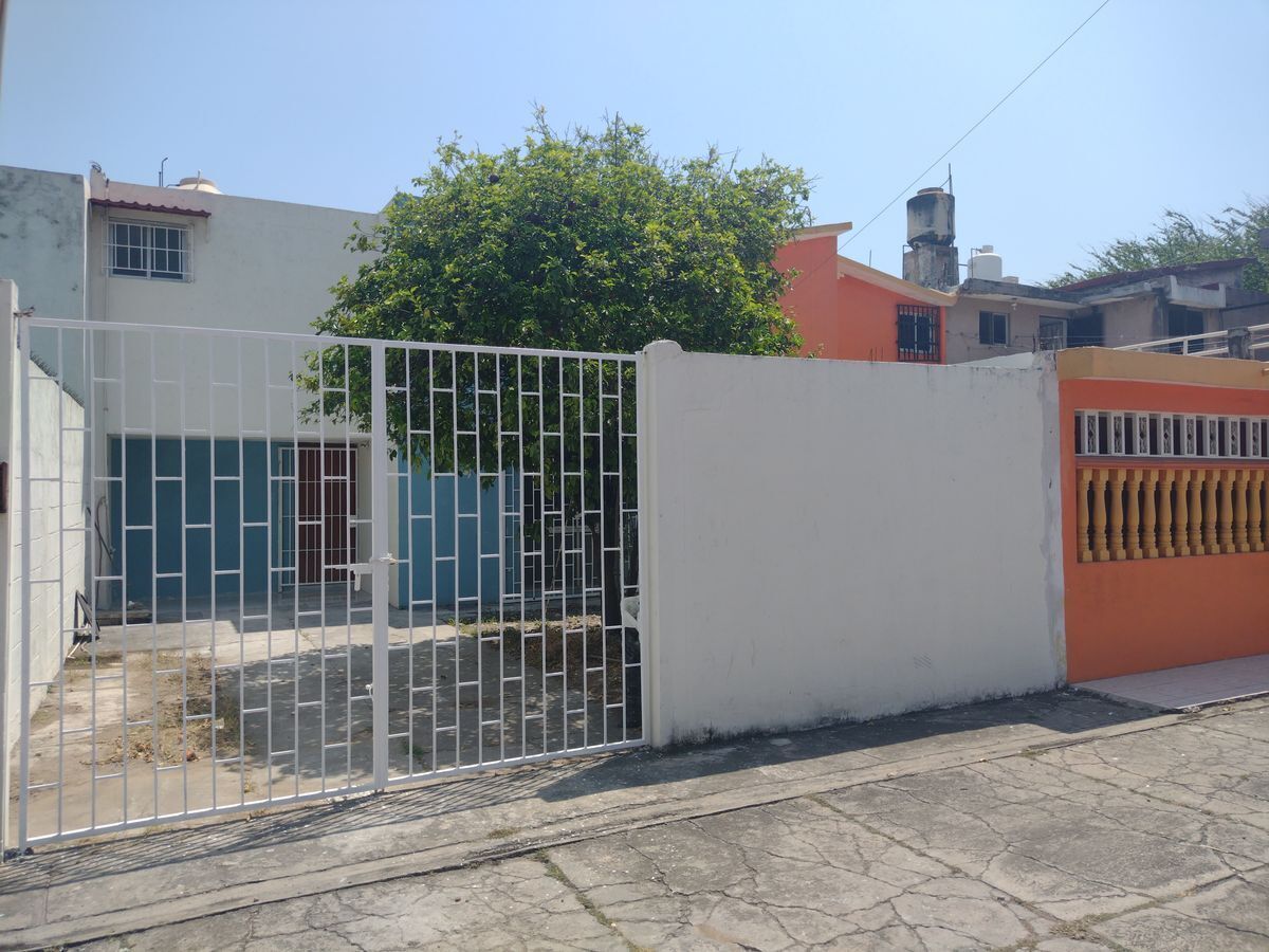 CASA DE 3 RECÁMARAS, FRAC. LOS PINOS, VERACRUZ