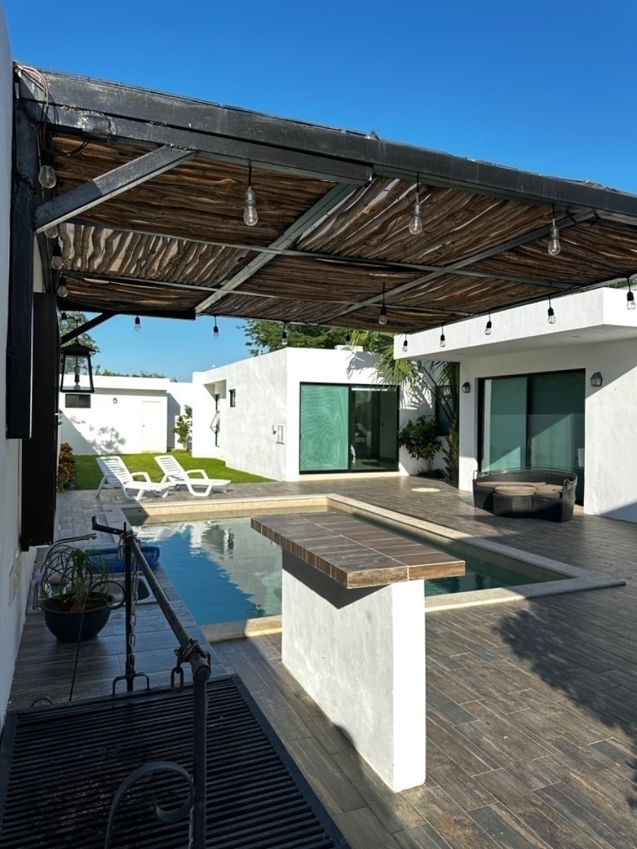 casa-de-una-planta-con-paneles-solares-en-privada-con-amenidades12-31052