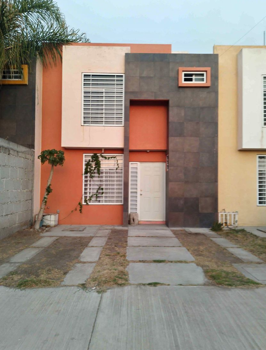 CASA EN CALLE ABIERTA CON RECAMARA EN PLANTA BAJA