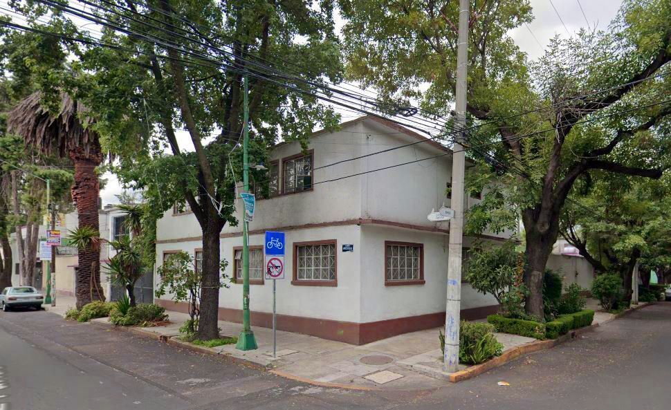 CASA EN ESQUINA EN COL. DEL CARMEN COYOACAN