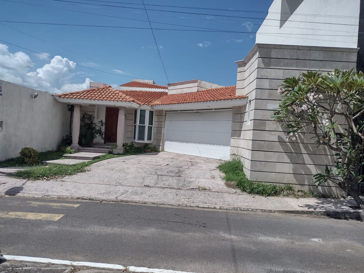 CASA EN FRAC. COSTA DE ORO, BOCA DEL RÍO, VERACRUZ