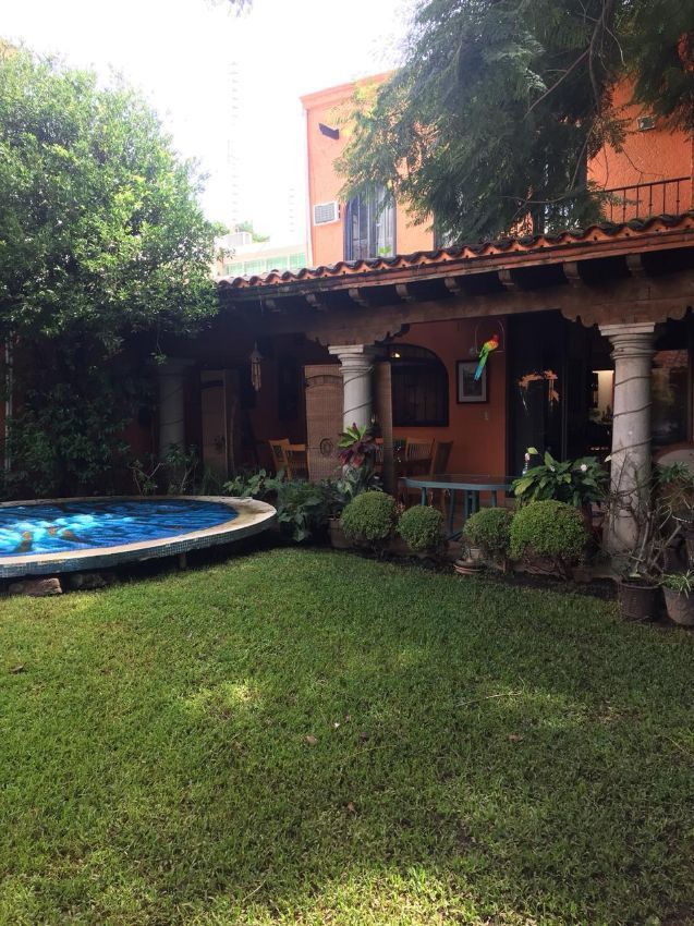 Casa en Fraccionamiento en Lomas de Vista Hermosa, Cuernavaca, Morelos CAEN-365-