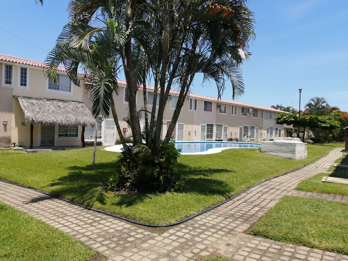 Casa en Fraccionamiento La Marquesa en Venta en Punta Diamante, Acapulco!!