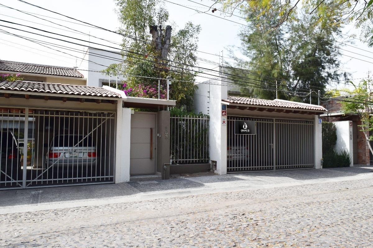 CASA EN JURICA QUERÉTARO