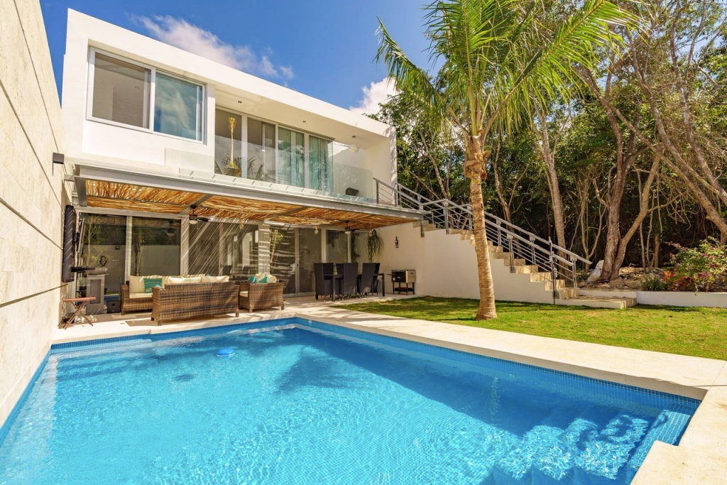 Casa en Playa Magna, Solidaridad