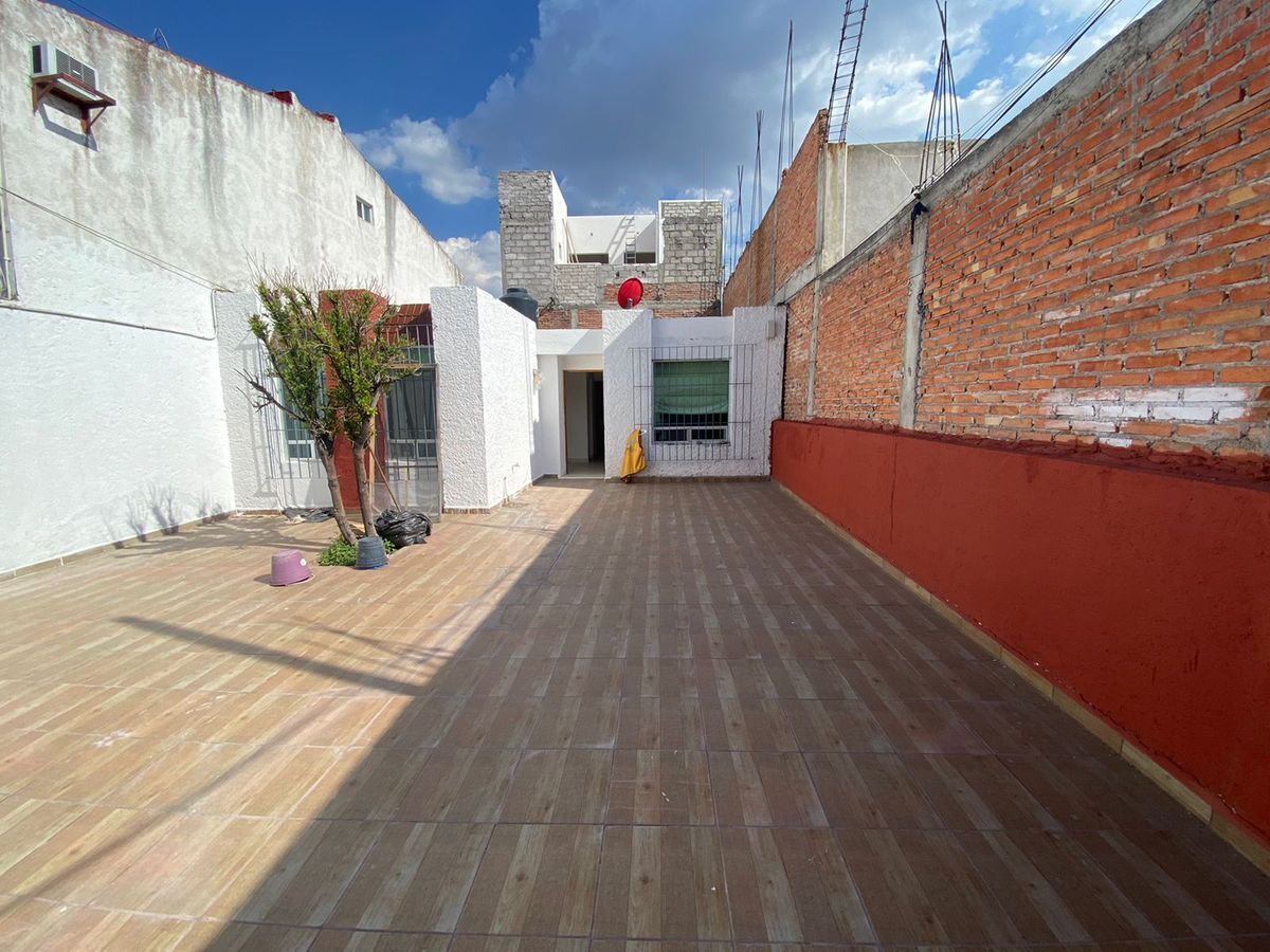 CASA EN PRADOS LA CAPILLA CERCA DE LA UAQ