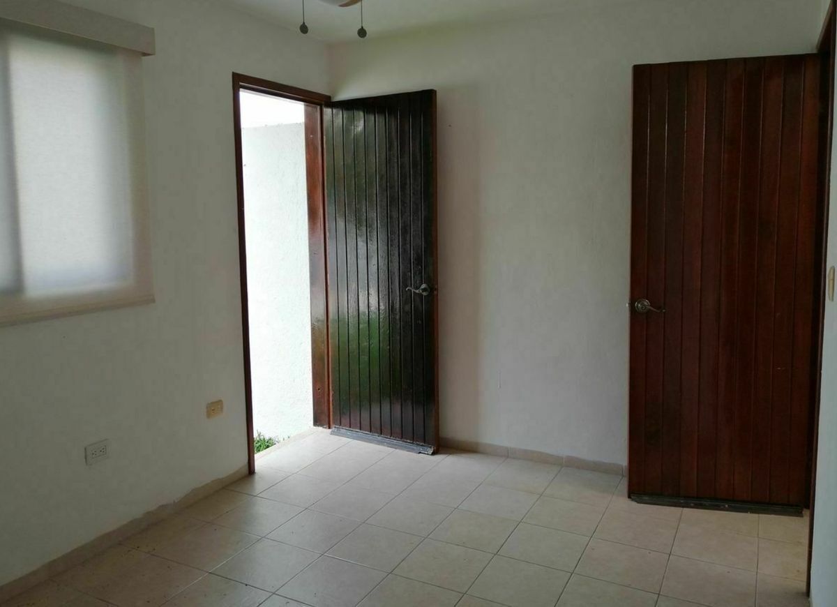 casa-en-privada-dentro-de-mrida30-32083