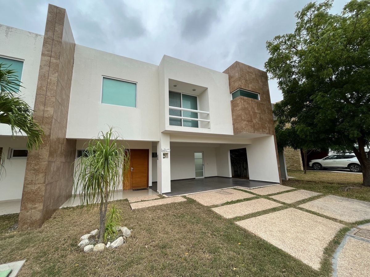 CASA EN RENTA AMUEBLADA EN RESIDENCIAL SAN PATRICIO