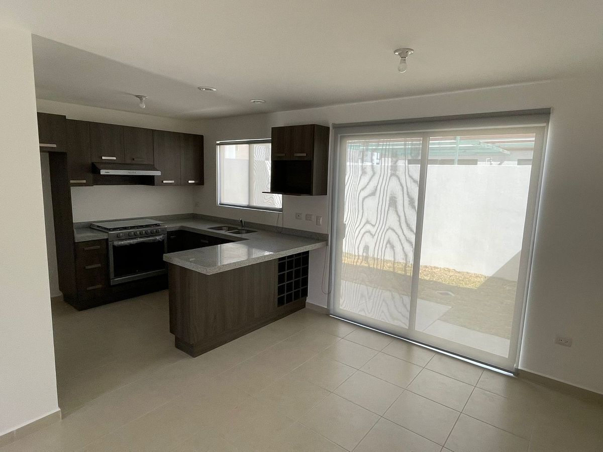 casa-en-renta-con-estudio-o-recamara--en-planta-baja--en-zakia-el-marques-qro2-28307