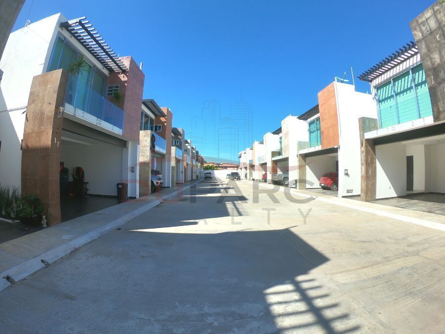 Casa en Renta con Piscina en Privada, Carmen Camp.