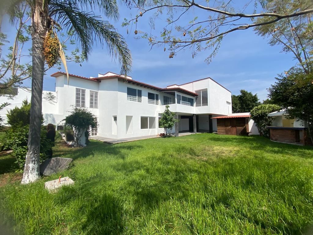 CASA EN RENTA CON RECAMARA EN PLANTA BAJA  EN  REAL DE JURIQUILLA, QUERETARO.