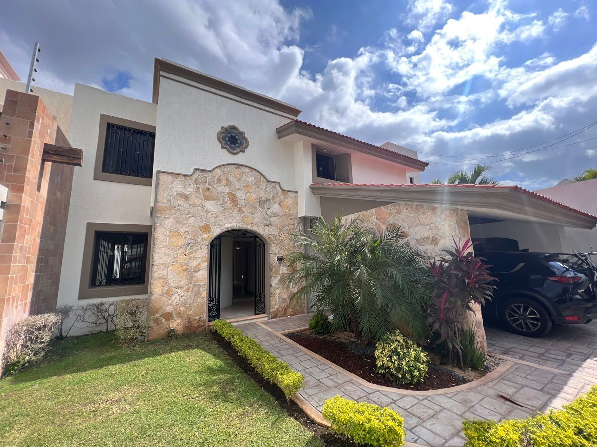 Casa en renta de 3 habitaciones, en zona norte de Mérida