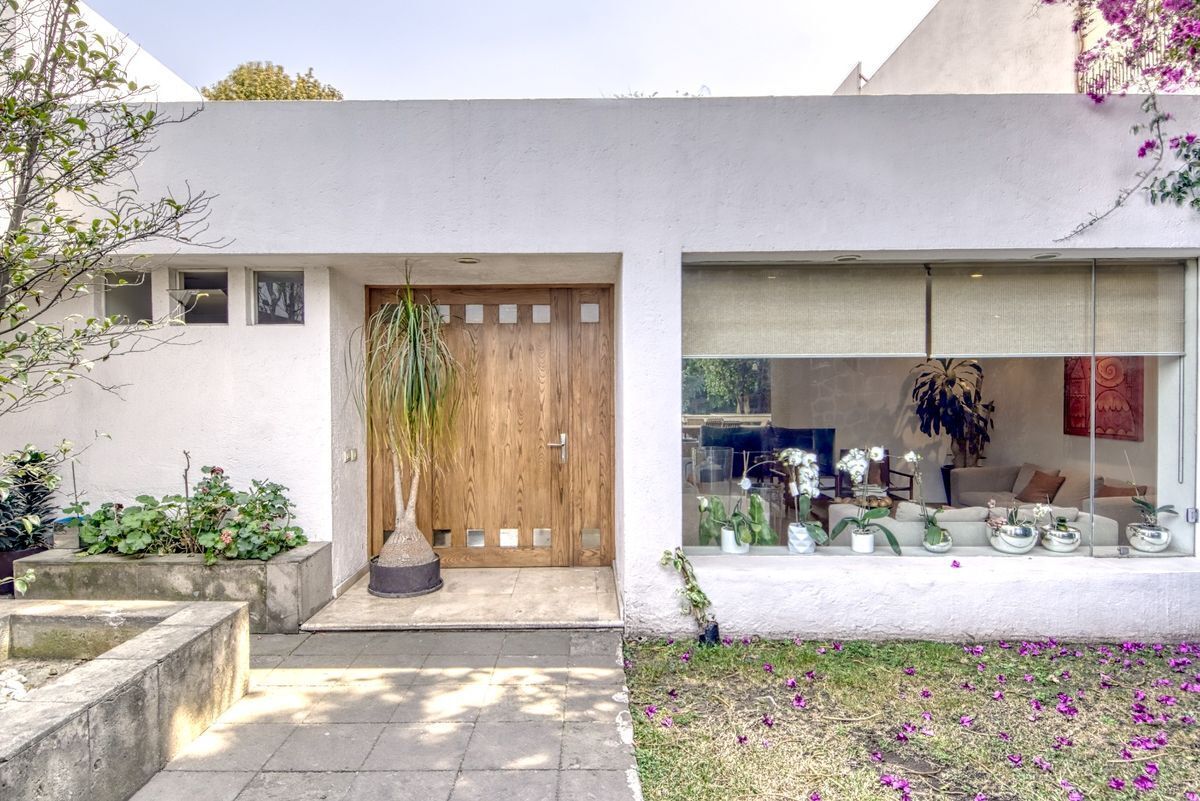 CASA EN RENTA EN CALLE CERRADA  EN JARDINES DEL PEDREGAL